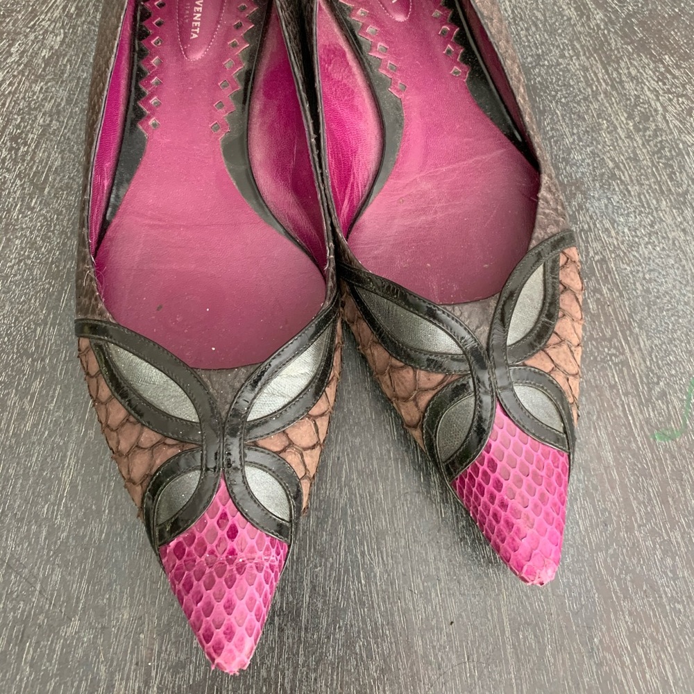 Pointed toe flats